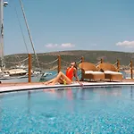 Port Hotel