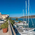 Port Hotel 3*